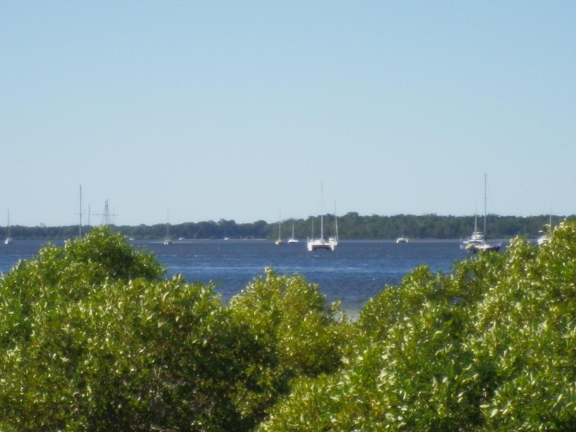 Tin Can Bay'S Sleepy Lagoon Motel מראה חיצוני תמונה