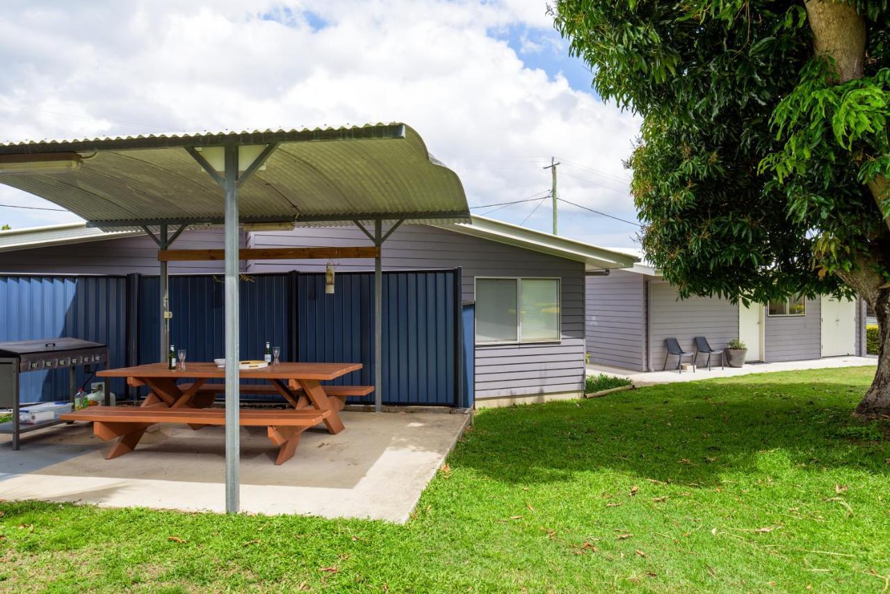 Tin Can Bay'S Sleepy Lagoon Motel מראה חיצוני תמונה